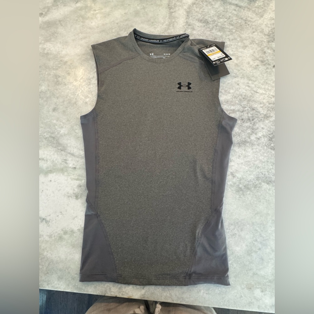Under Armour sleeveless HeatGear compression workout shirt